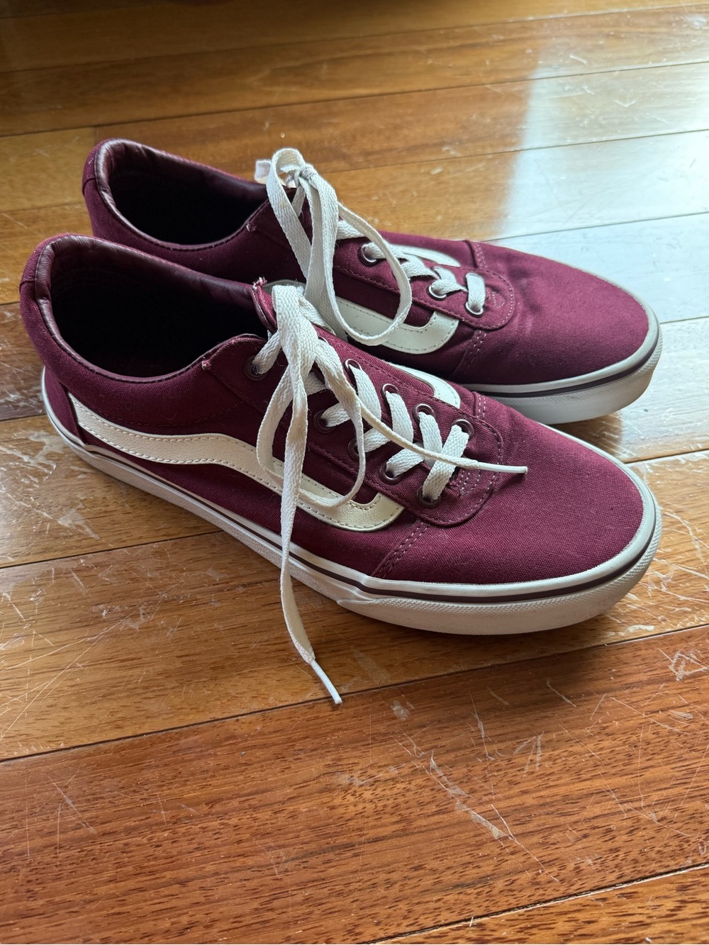 Vans Low Top Sneakers Burgundy Canvas with White Stripe